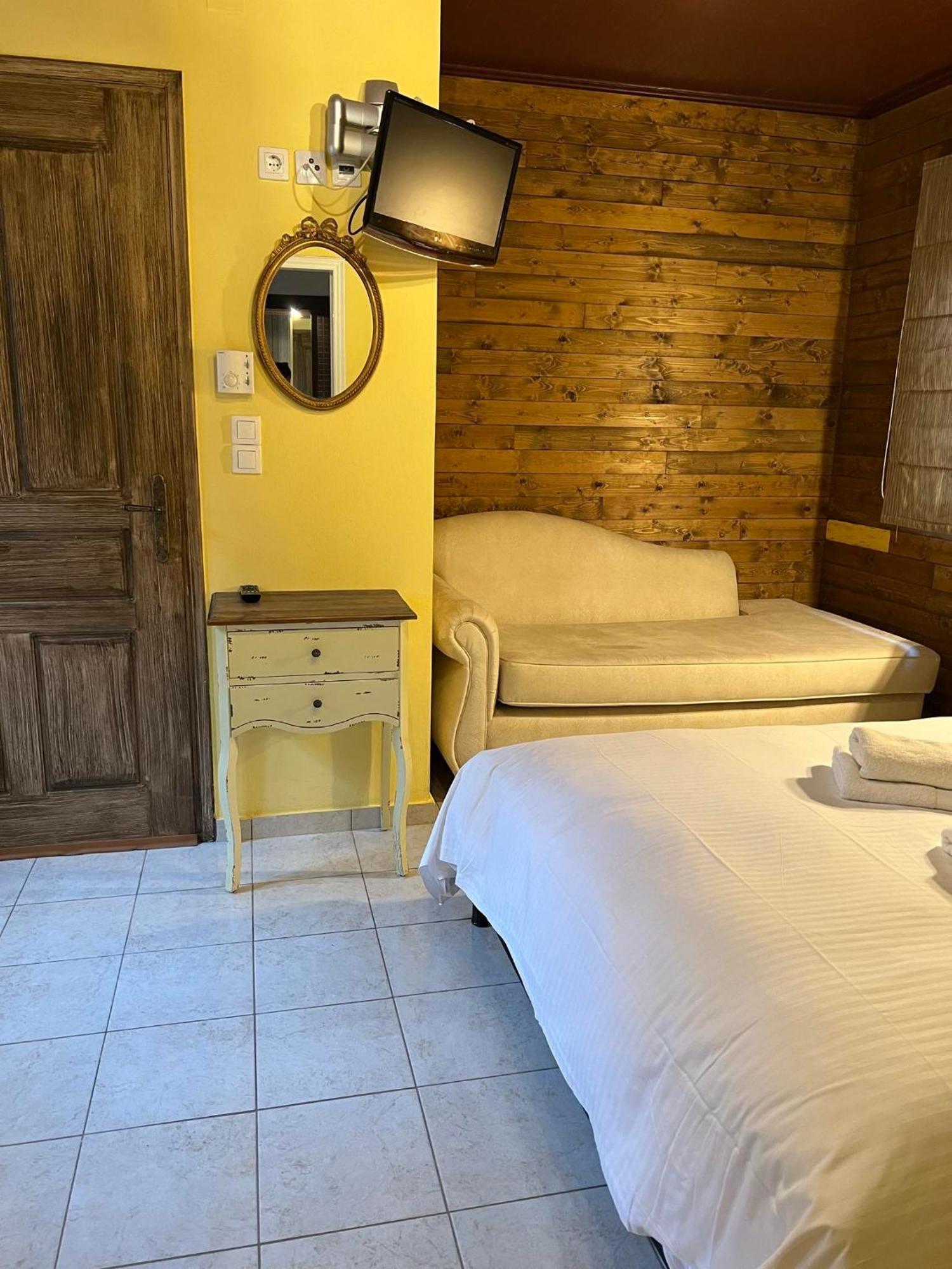 Ikojenia Traditional Lodge Papigko Bagian luar foto