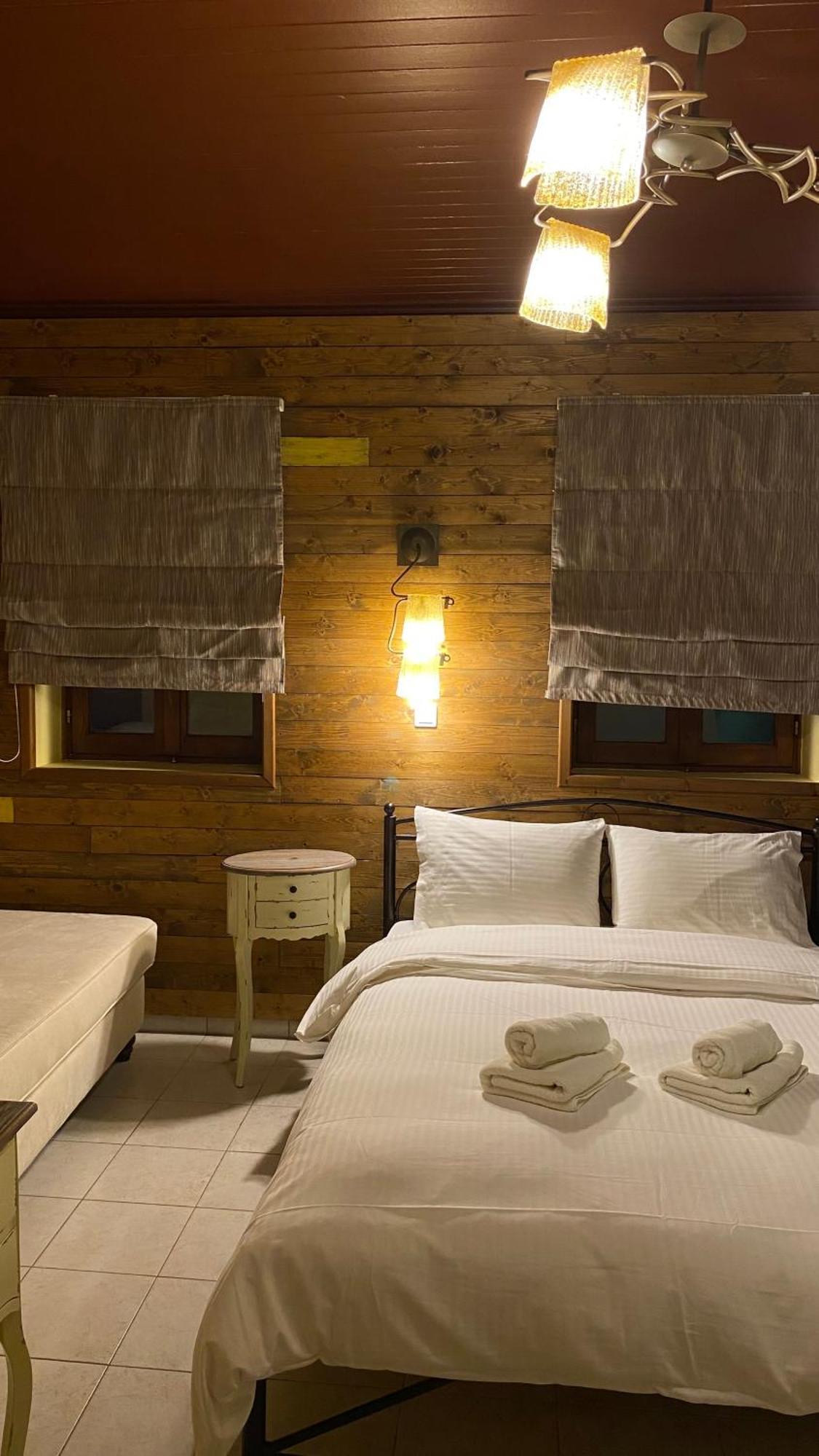 Ikojenia Traditional Lodge Papigko Bagian luar foto