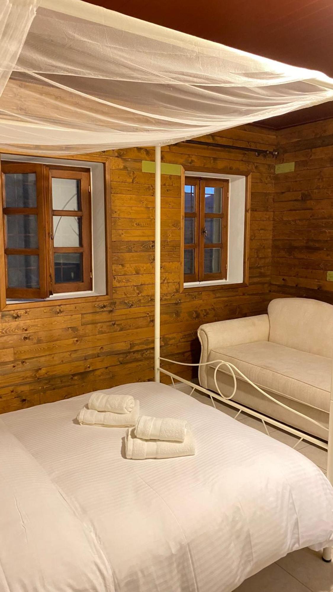 Ikojenia Traditional Lodge Papigko Bagian luar foto