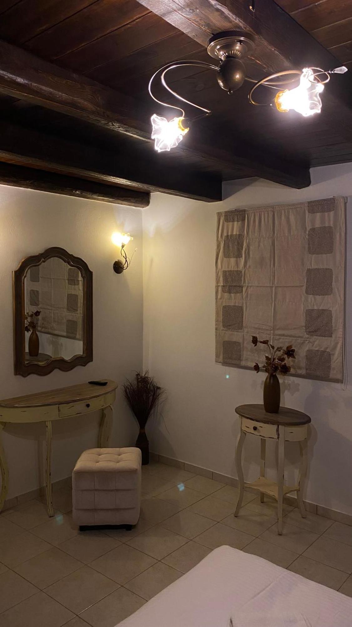 Ikojenia Traditional Lodge Papigko Bagian luar foto