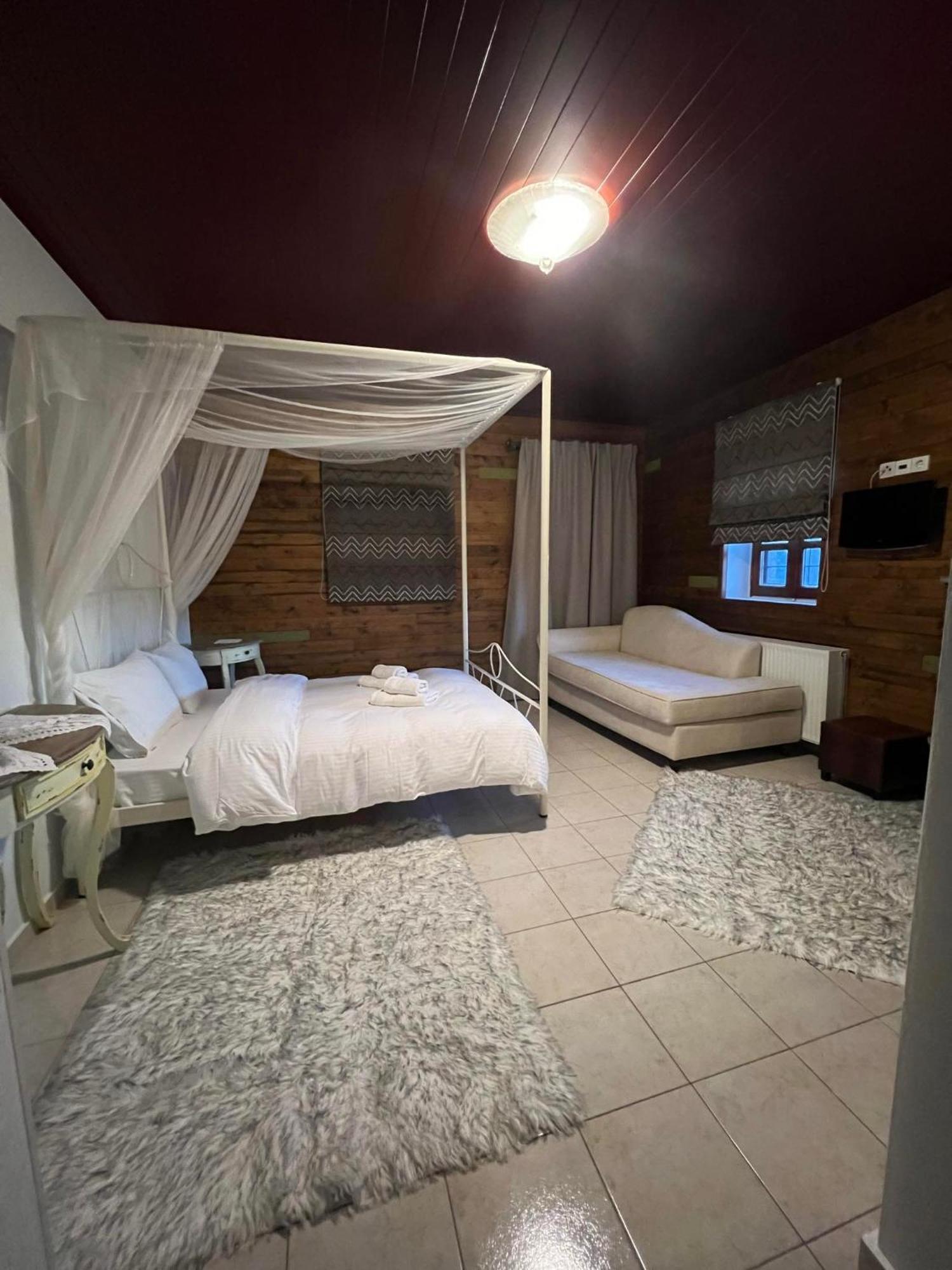 Ikojenia Traditional Lodge Papigko Bagian luar foto
