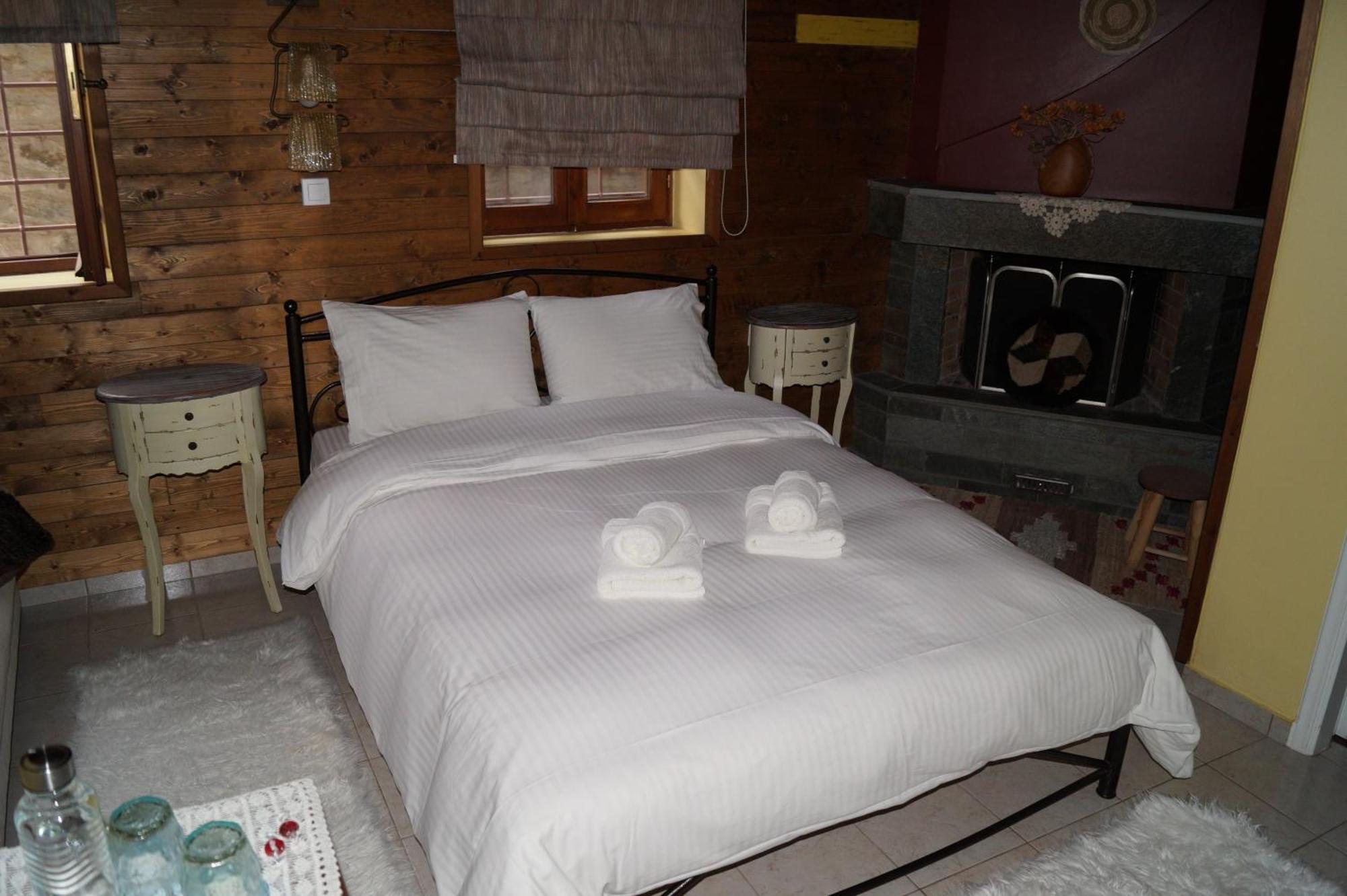 Ikojenia Traditional Lodge Papigko Bagian luar foto