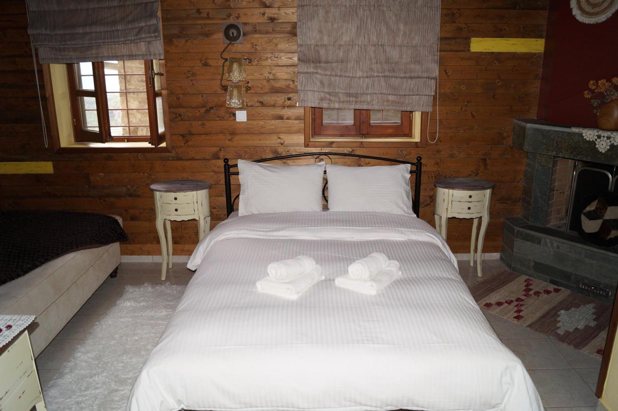 Ikojenia Traditional Lodge Papigko Bagian luar foto