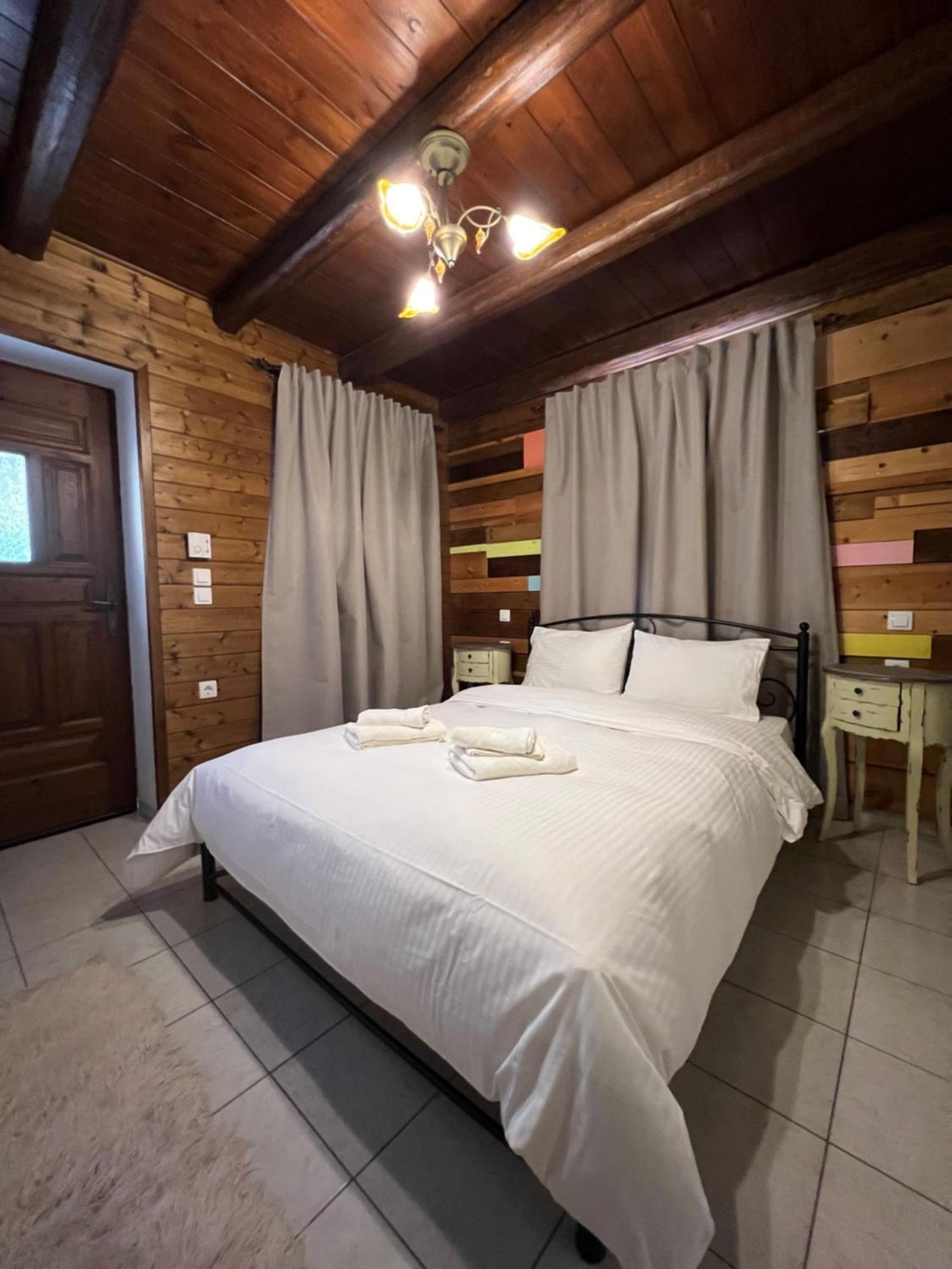 Ikojenia Traditional Lodge Papigko Bagian luar foto
